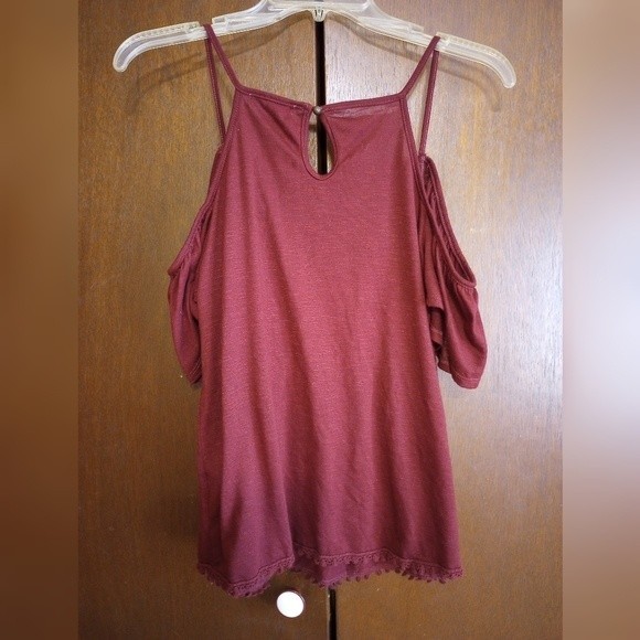 NWOT Coco Jaimeson Sm Hem Detail Lace Inset Cold Shoulder Short Sleeve T… - Picture 4 of 7